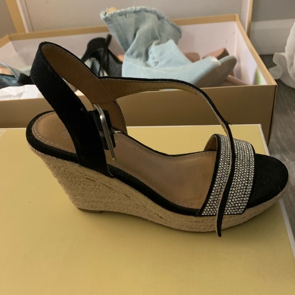 Woman’s heals - Picture 14 of 16